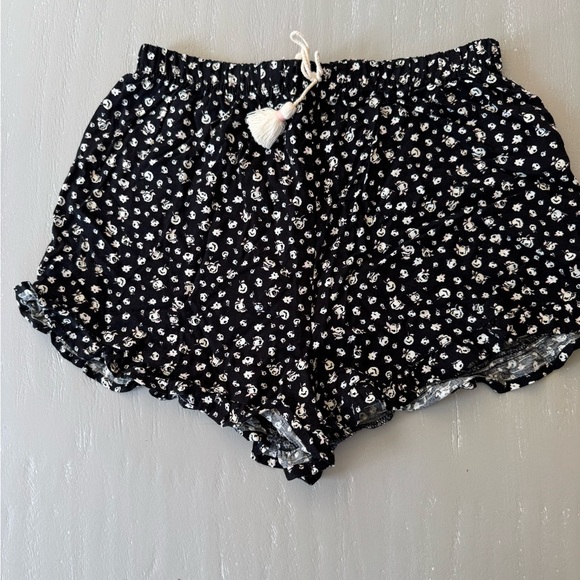 art class Black and White Floral Kids Shorts - Picture 1 of 6